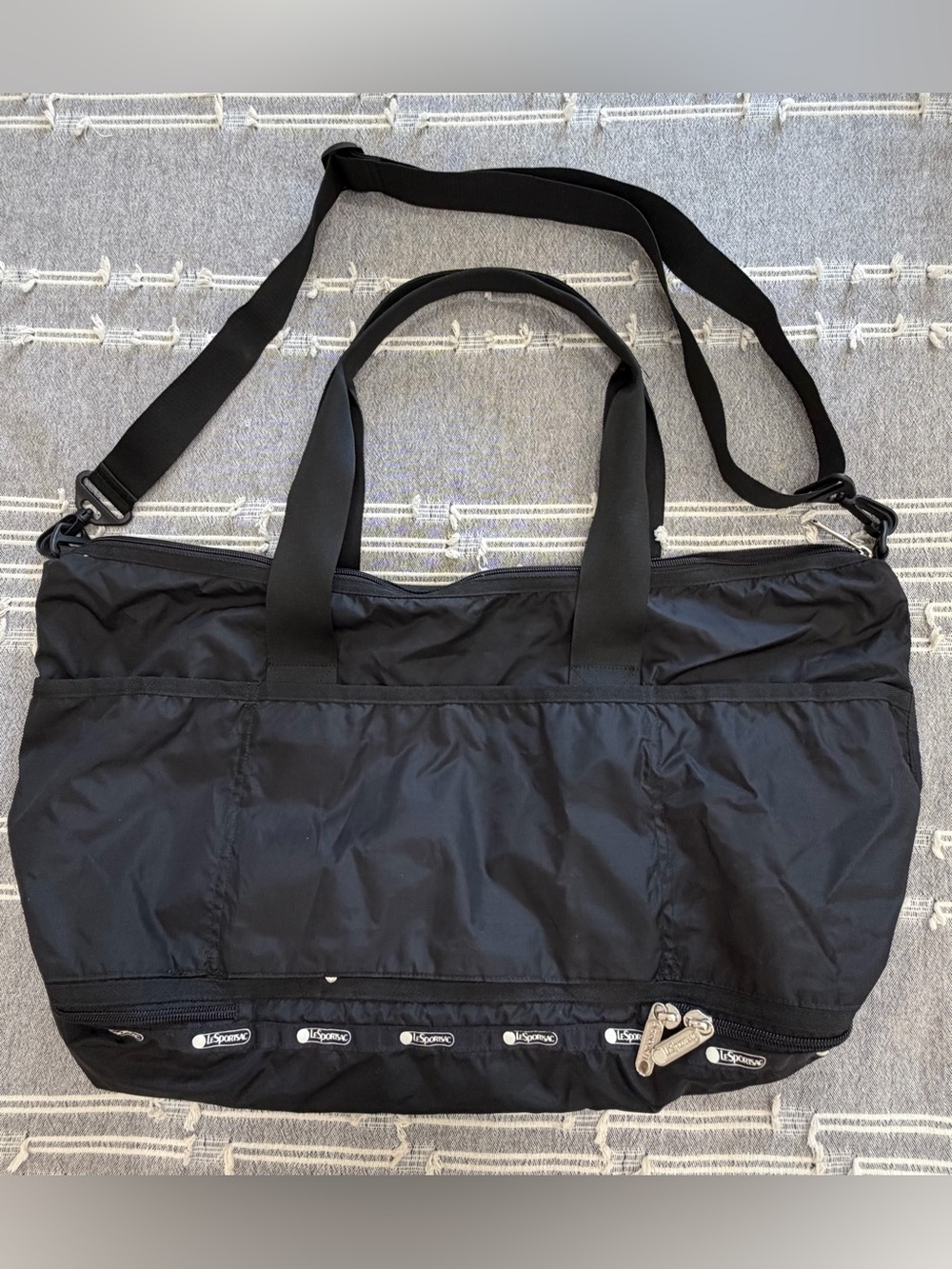 LeSportsac Dakota Medium Deluxe Black Overnight/Travel Duffle Tote with Strap
